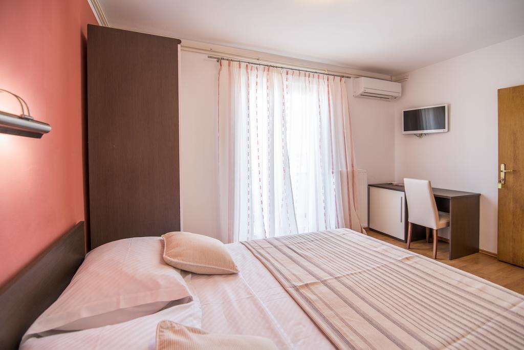 B&B Villa Ana 克尔克 外观 照片